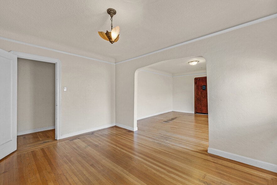 More Photos Of 1755 Washington Ave, San Leandro Bar For Sale