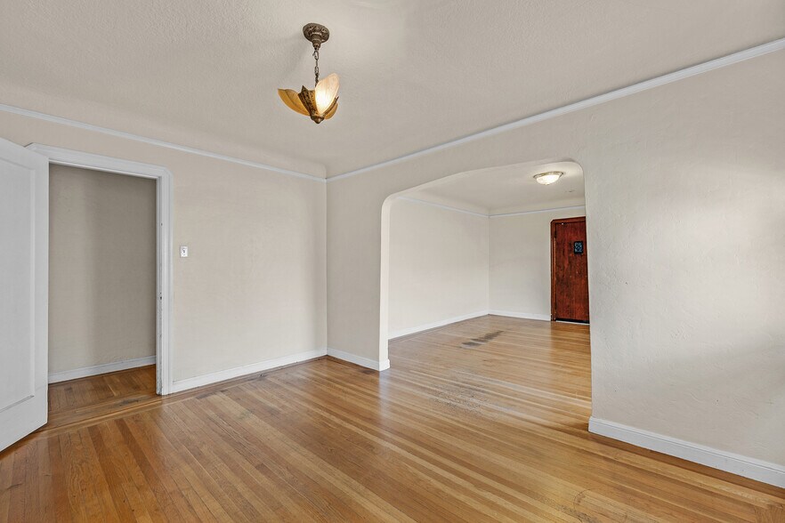 More Photos Of 1755 Washington Ave, San Leandro Bar For Sale