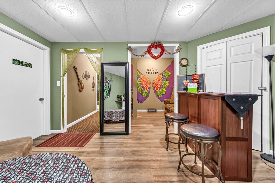More Photos Of 6576 E Quaker St, Orchard Park Freestanding For Sale