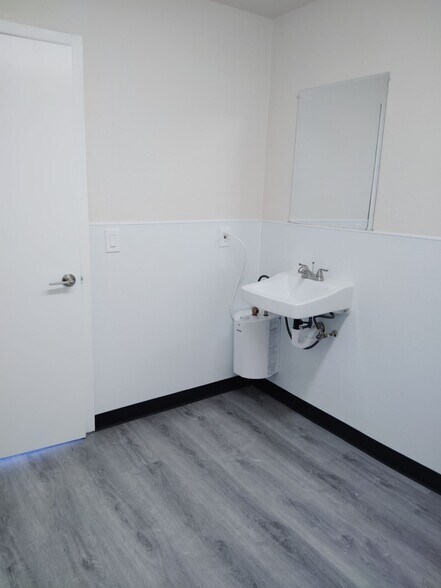 More Photos Of 16187 Yucca St, Hesperia Warehouse For Sale