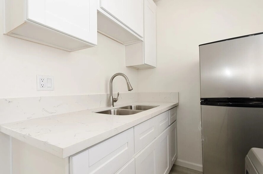 More Photos Of 536 W 48th St, Los Angeles Apartments For Sale