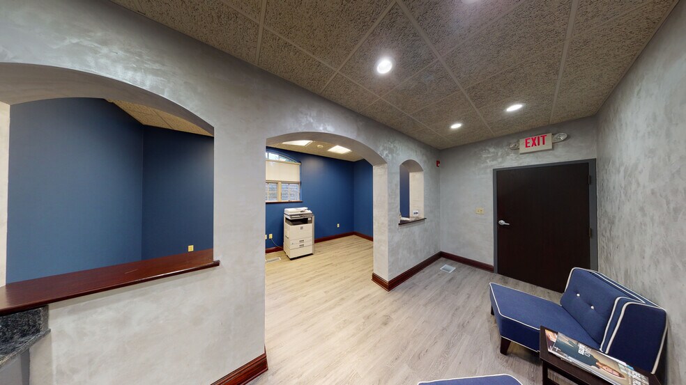 More Photos Of 8544 Hickory Hill Dr, Poland Office For Sale