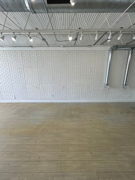 More Photos Of 1560-1576 NE 16th Pl, Miami Unknown For Lease