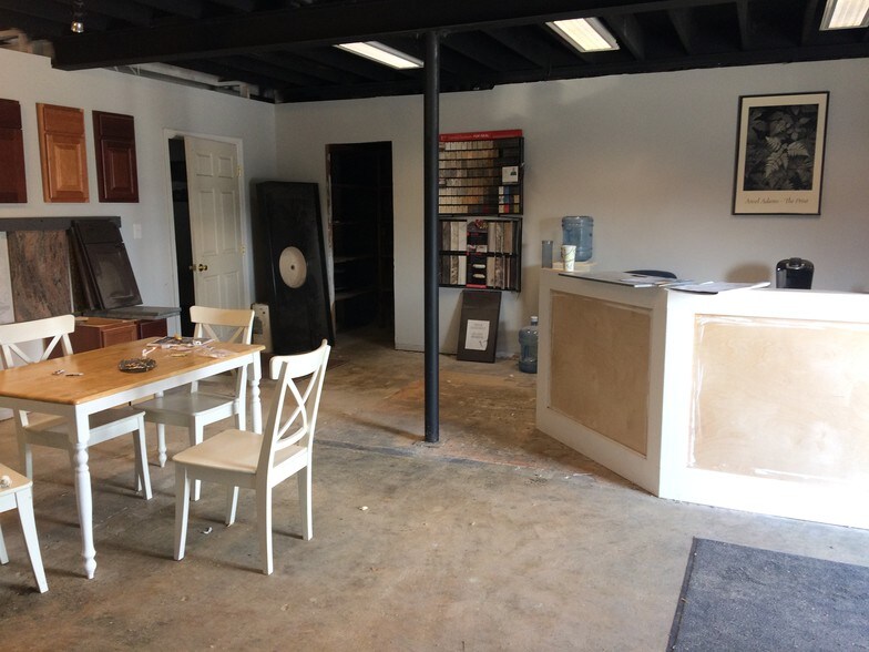 More Photos Of 46B Solomons Island Rd, Prince Frederick Warehouse For Lease