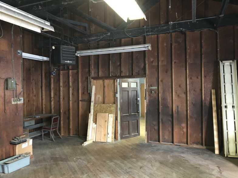 More Photos Of 100 Beecher Ave, Cheltenham Warehouse For Lease