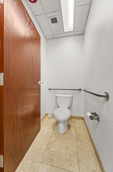 More Photos Of 2950 Crooks Rd, Rochester Hills Healthcare For Lease