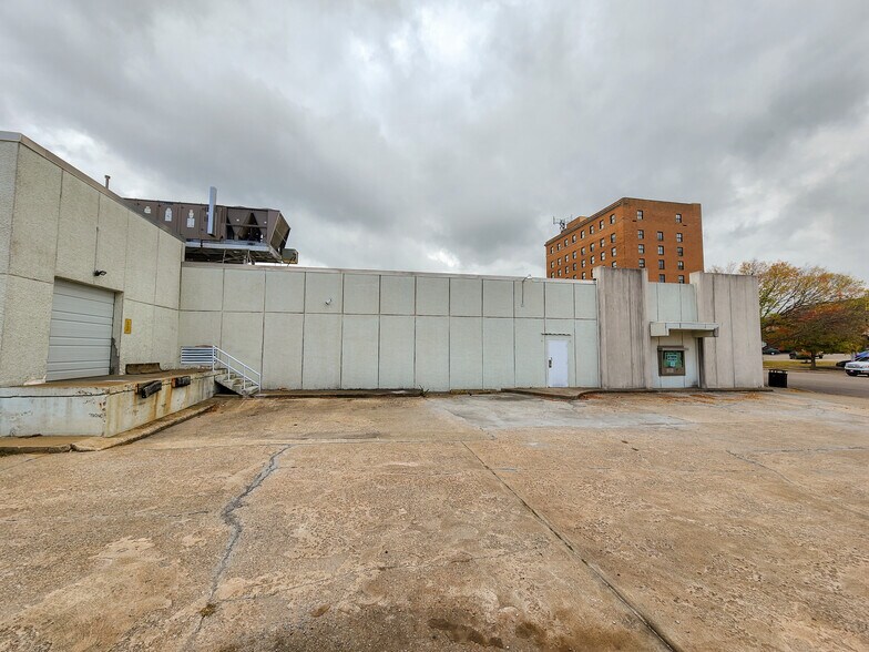 More Photos Of 215 N Bell Ave, Shawnee Light Manufacturing For Lease