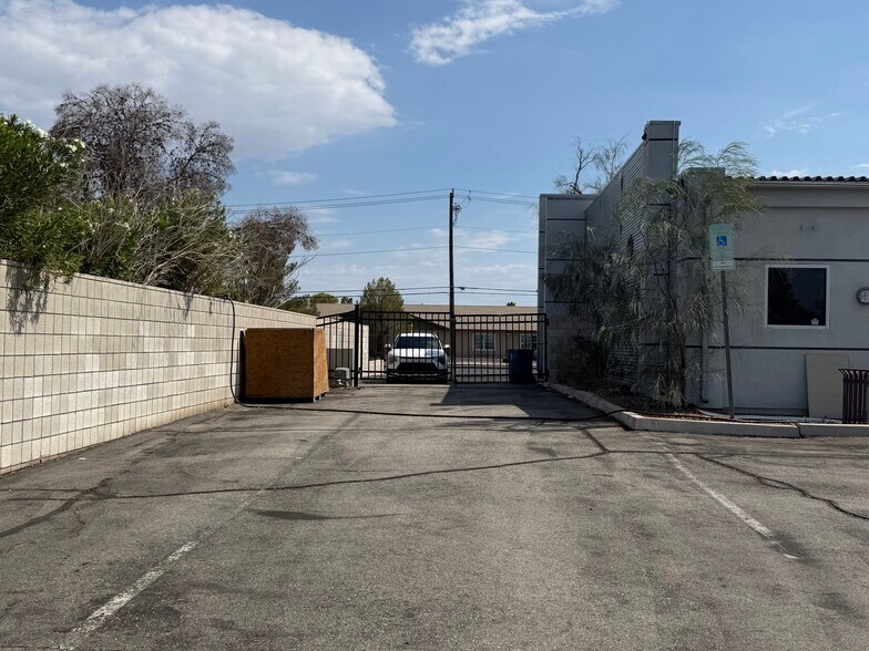 More Photos Of 3036 E Russell Rd, Las Vegas Office For Sale