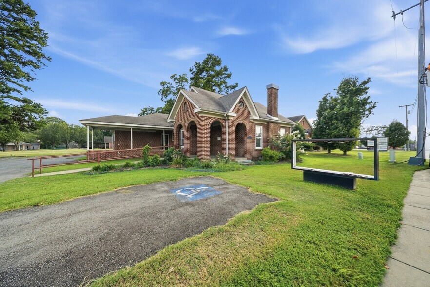 More Photos Of 2405 Prince St, Conway Office For Sale