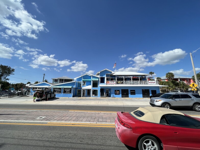 Primary Photo Of 1901 Estero Blvd, Fort Myers Restaurant For Sale