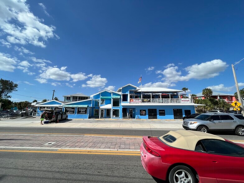 Primary Photo Of 1901 Estero Blvd, Fort Myers Restaurant For Sale