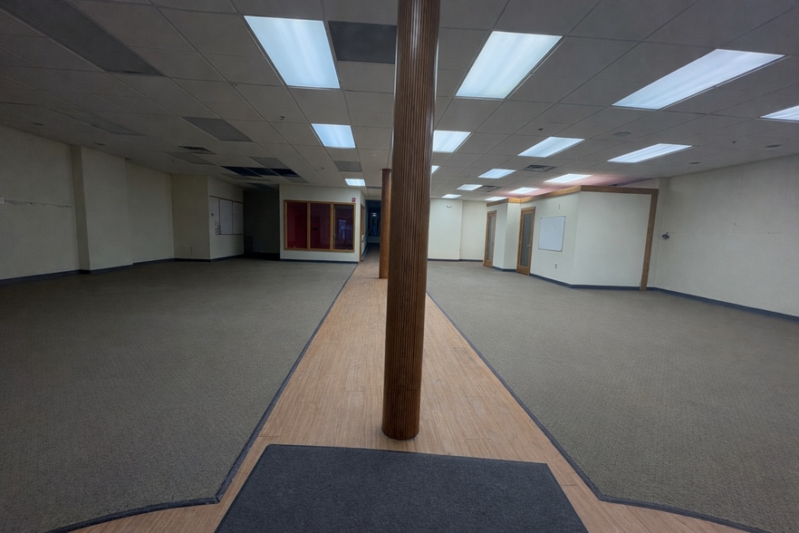 More Photos Of 913-915 Western Ave, Pittsburgh Storefront Retail Office For Lease