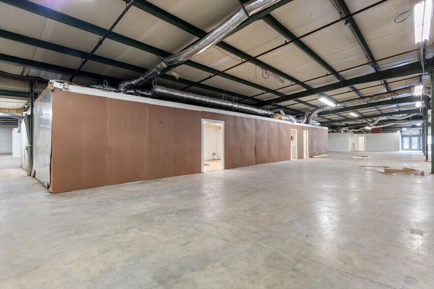 More Photos Of 1811-1813 Old Estill Springs Rd, Tullahoma Warehouse For Sale