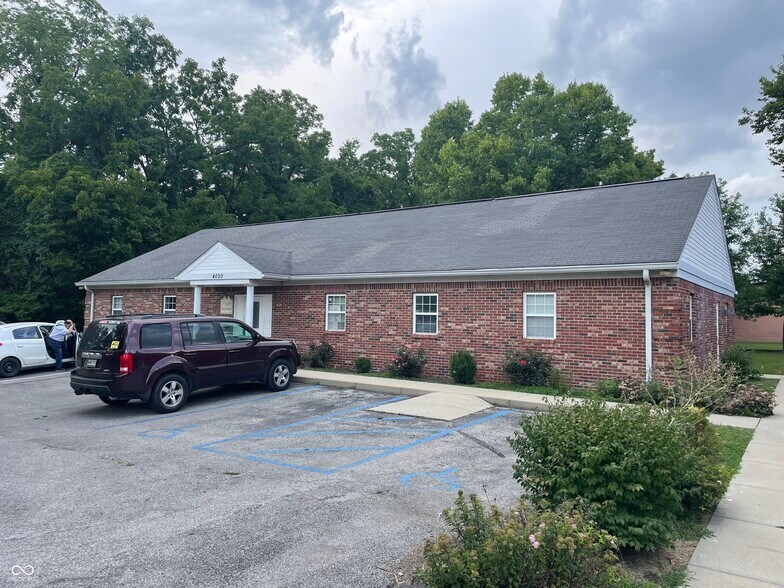 More Photos Of 4040 S Meridian St, Indianapolis Office For Lease