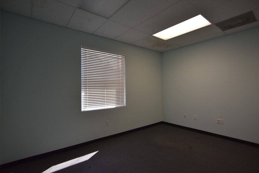 More Photos Of 10841-10857 Park Dr, Riverview Medical For Sale