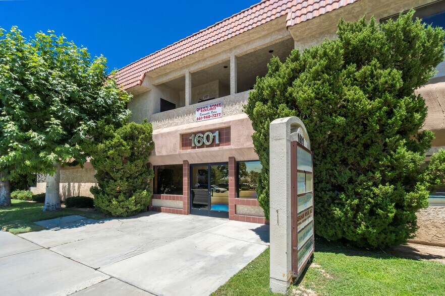 More Photos Of 1601 W Avenue J, Lancaster Medical For Lease