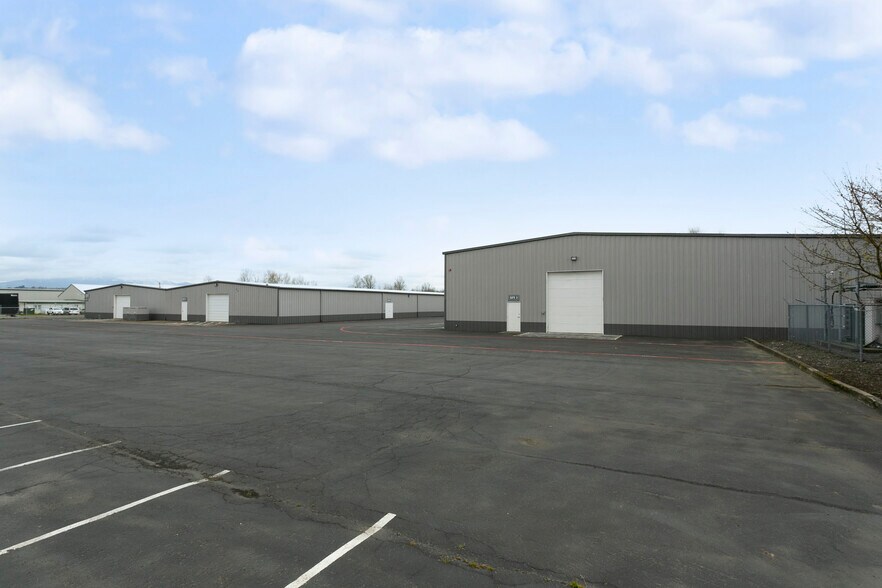 More Photos Of 798 NW Dunbar Ave, Troutdale Unknown For Lease