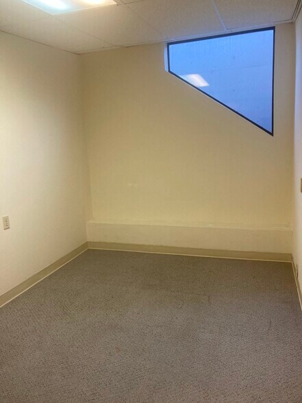 More Photos Of 1490 Commercial St, Astoria Office For Lease
