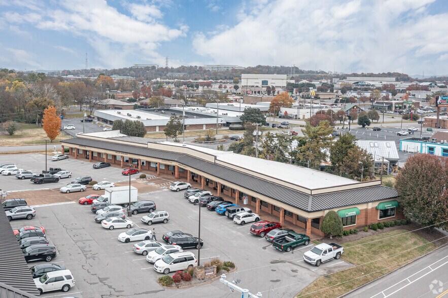 More Photos Of 110 Glancy St, Goodlettsville Medical For Lease