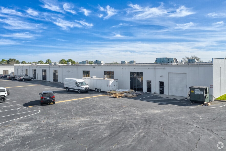 More Photos Of 6903-6947 University Blvd, Winter Park Unknown For Lease