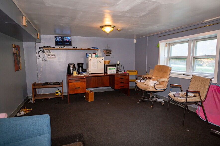 More Photos Of 56 N Plank Rd, Newburgh Freestanding For Sale