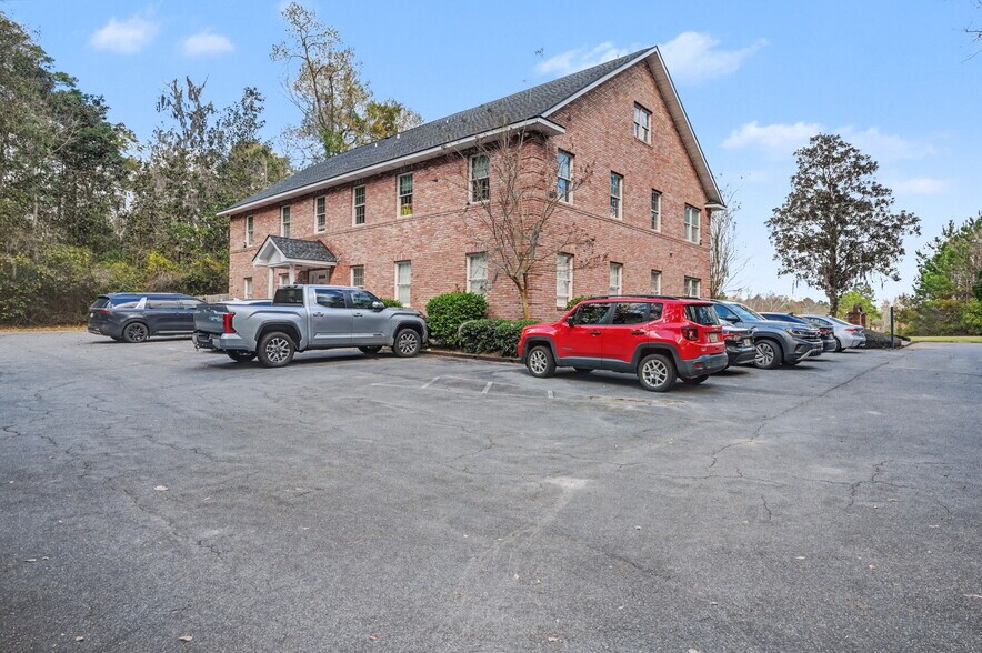 More Photos Of 125 Park of Commerce Dr, Savannah Office For Sale