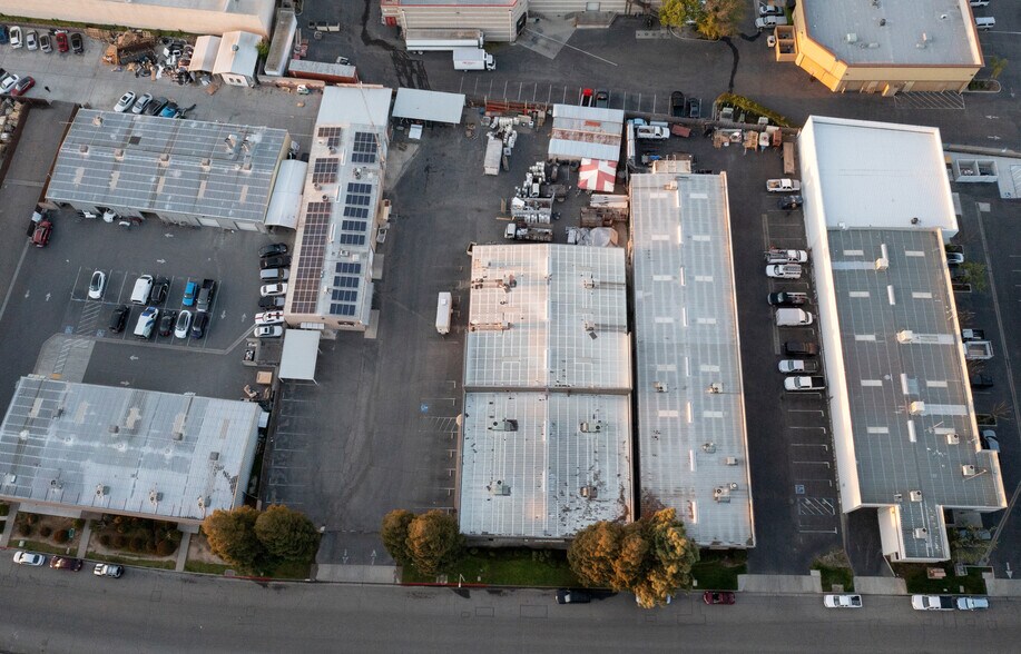 More Photos Of 453 W Bedford Ave, Fresno Warehouse For Lease