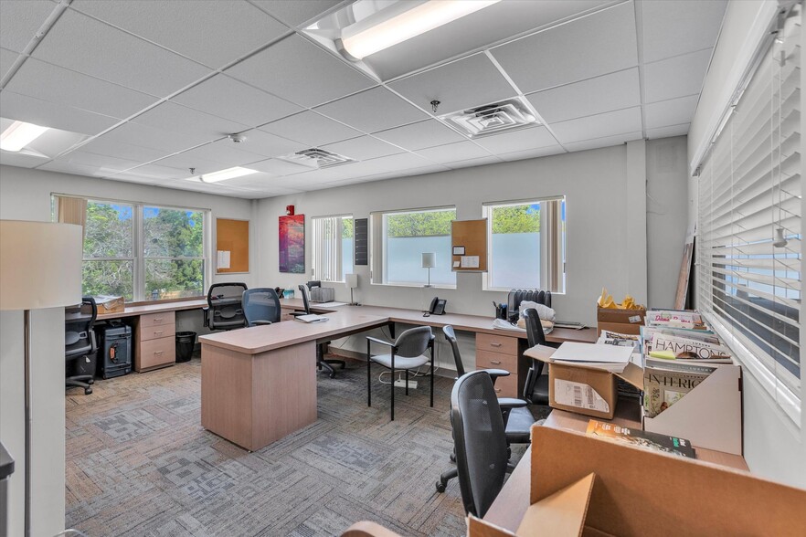 More Photos Of 2488 Montauk Hwy, Bridgehampton Freestanding For Lease