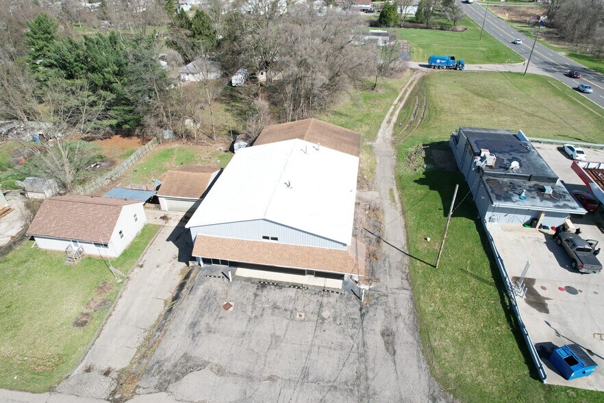 More Photos Of 110 Creekview Dr, Battle Creek General Retail For Sale