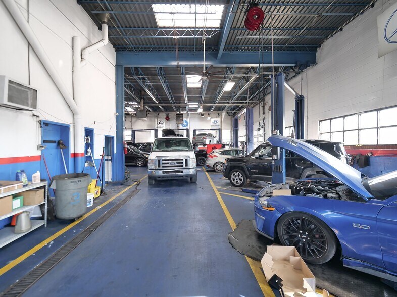 More Photos Of 5000 W Cermak Rd, Cicero Auto Repair For Sale