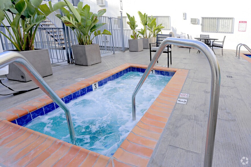 More Photos Of 954 Palm Ave, West Hollywood Apartments For Sale