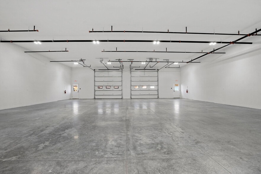 More Photos Of 46 Maple Ave, Schenectady Warehouse For Lease