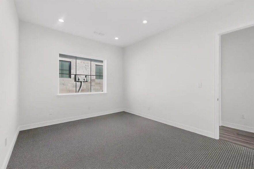 More Photos Of 3951 Alma Rd, McKinney Office For Lease