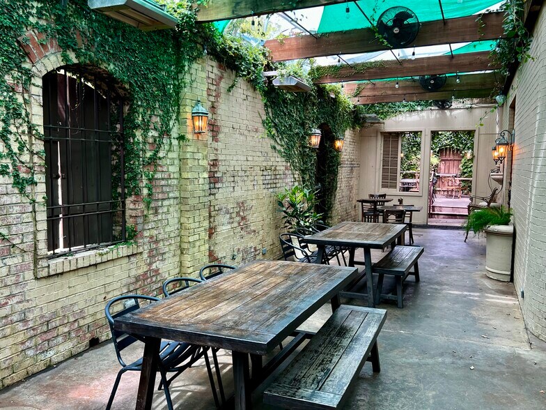 More Photos Of 117 Walnut St, Hattiesburg Restaurant For Sale
