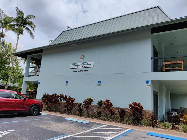 More Photos Of 10400 Griffin Rd, Fort Lauderdale Office For Lease