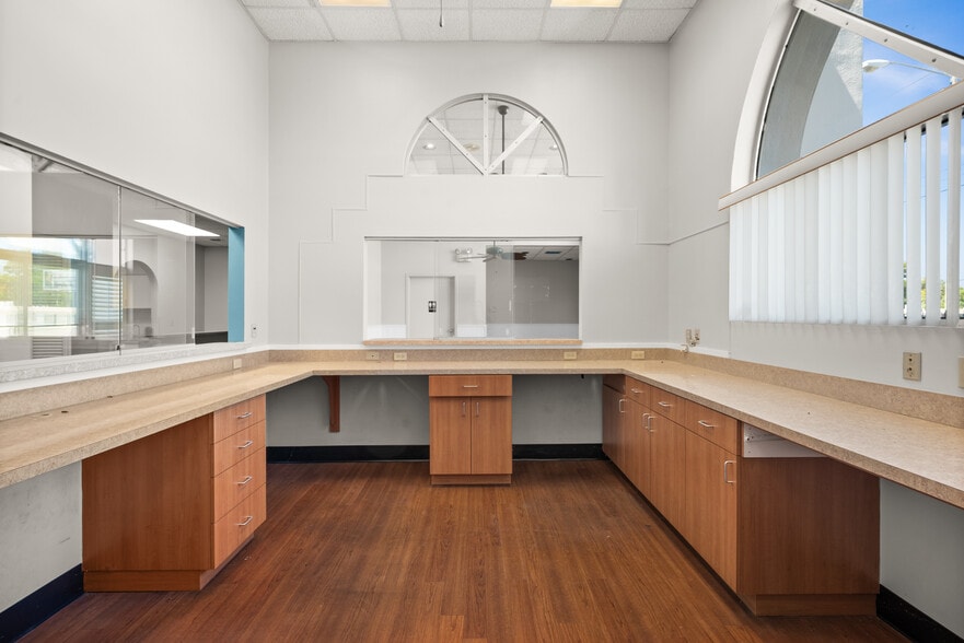 More Photos Of 13540 Walsingham Rd, Largo Medical For Sale