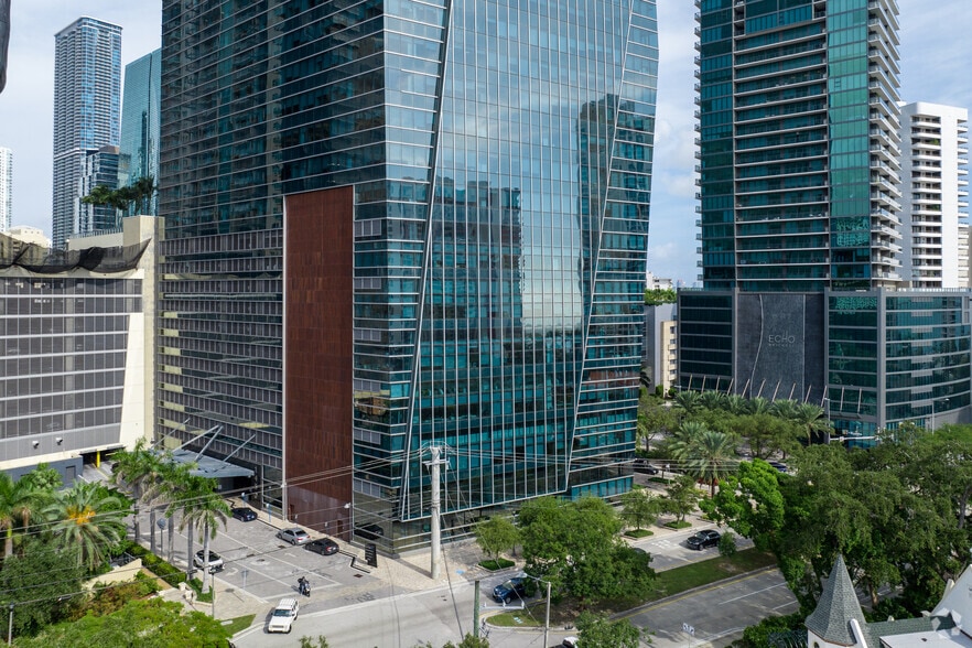 More Photos Of 1450 Brickell Ave, Miami Office For Lease