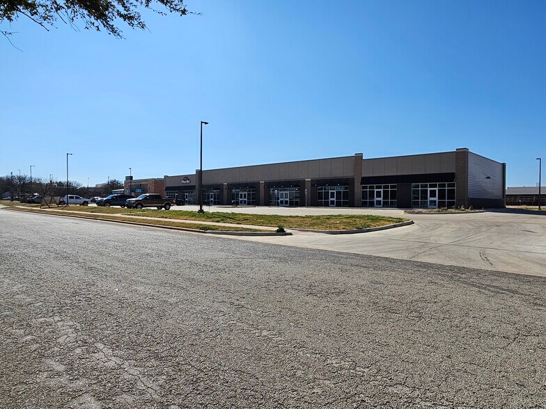 More Photos Of 24 Hospital Dr, Abilene Storefront Retail Office For Lease