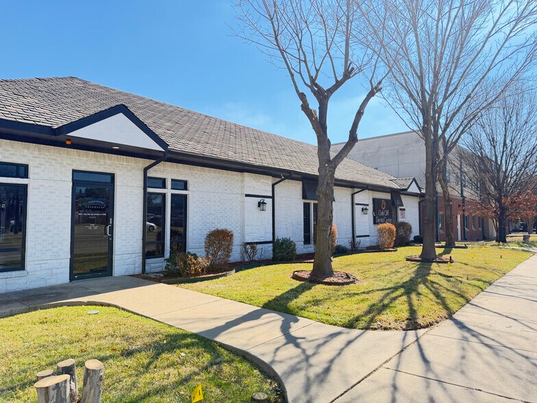 More Photos Of 820 N Zang Blvd, Dallas Medical For Sale