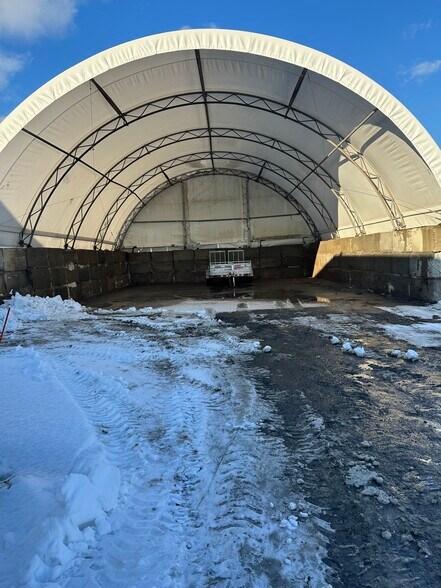 More Photos Of 368 Boul Croisetière N, Saint-jean-sur-richelieu Warehouse For Lease