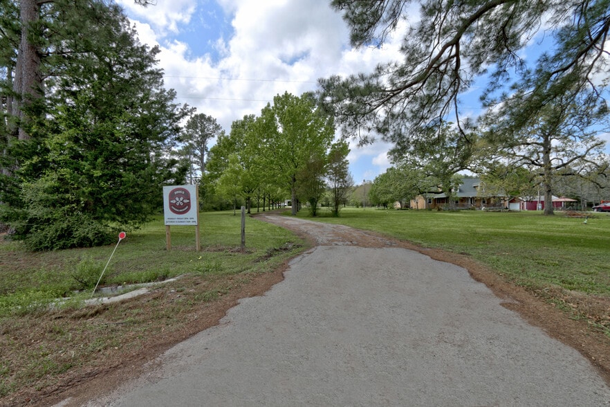 More Photos Of 18135 N Highway 75, Willis Specialty For Sale