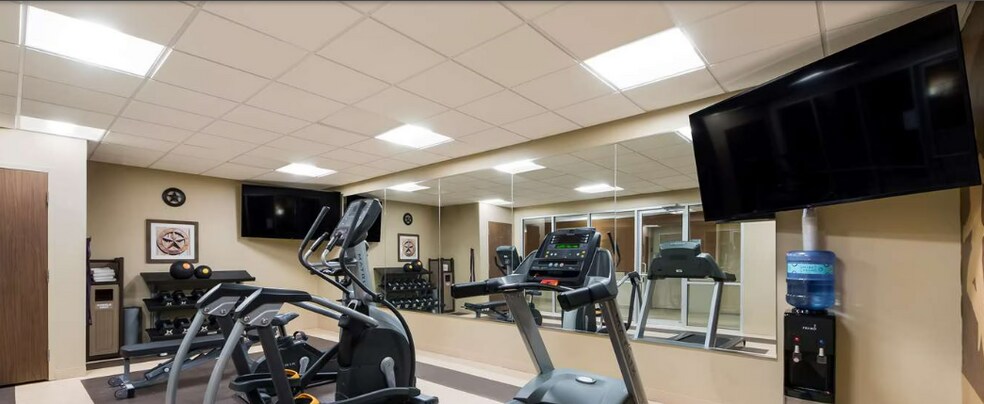 More Photos Of 711 Main St, Bandera Hotel For Sale