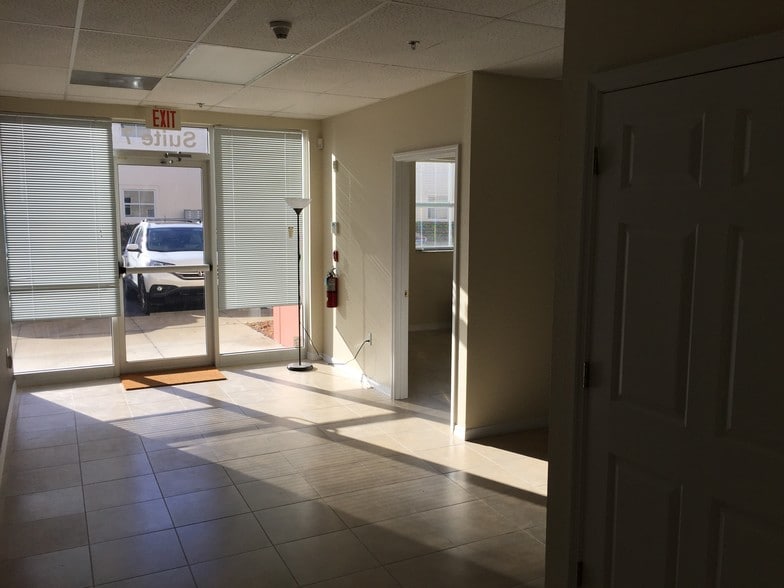 More Photos Of 6321 Porter Rd, Sarasota Light Manufacturing For Lease