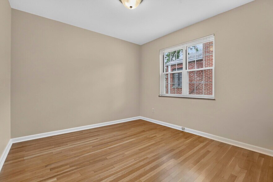 More Photos Of 802 Kenwick Rd, Columbus Apartments For Sale