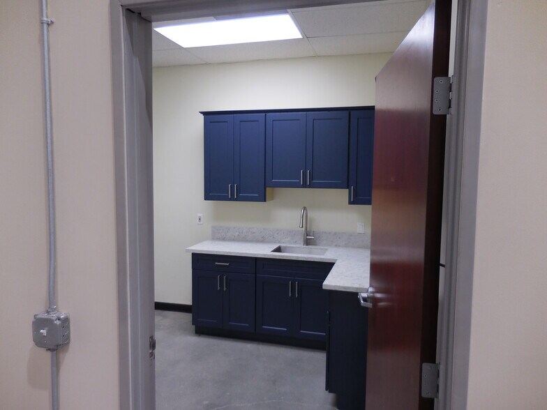 More Photos Of 19801 Hamilton Ave, Torrance Warehouse For Lease