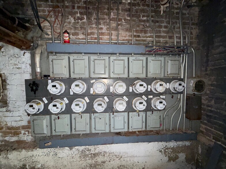 More Photos Of 1901 W Garfield Blvd, Chicago Apartments For Sale