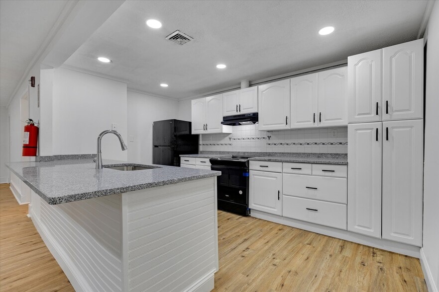 More Photos Of 307 Falmouth Rd, Hyannis Office For Sale