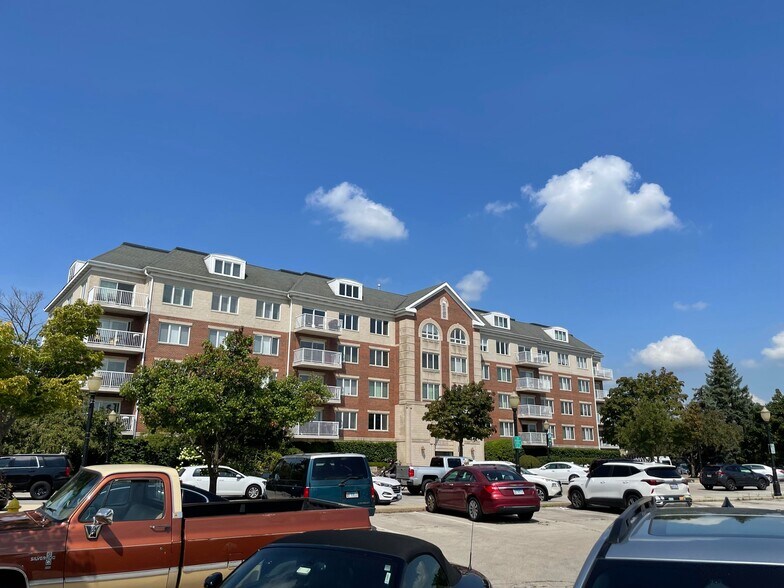 More Photos Of 122B W Calendar Ave, La Grange General Retail For Lease