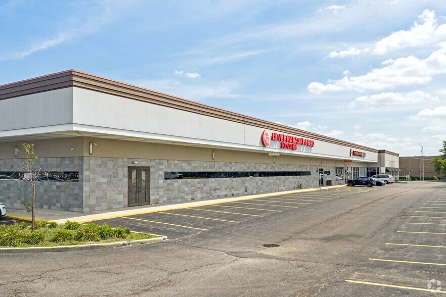 More Photos Of 4302-4442 E New York St, Aurora Unknown For Lease
