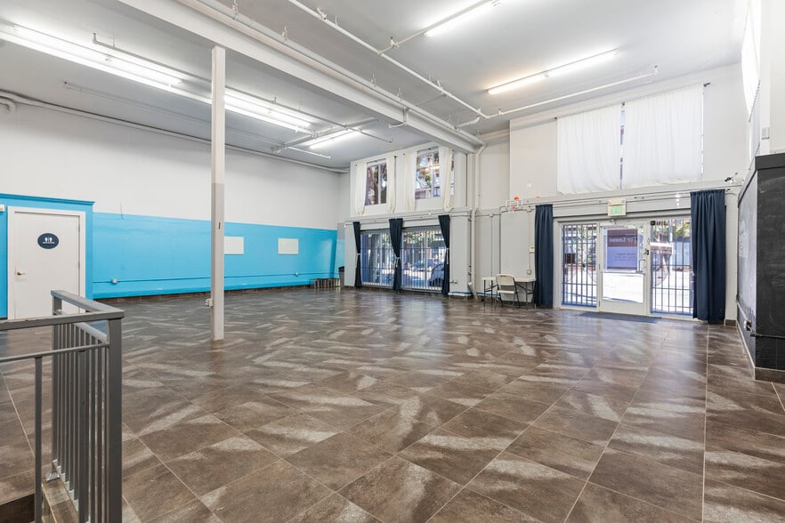 More Photos Of 638 19th St, San Francisco Office Residential For Lease